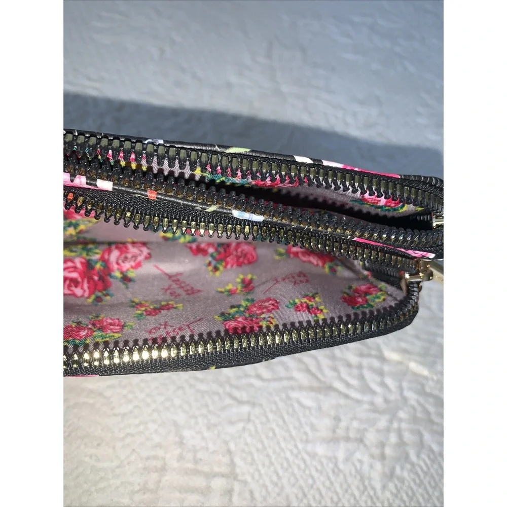 Betsey Johnson Double Zip Wristlet/Pouch‎ Black Floral XOTALLI, MSRP: $58